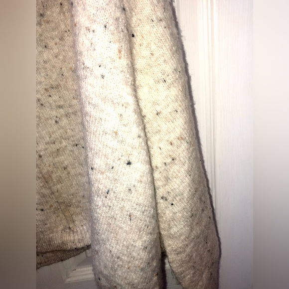 Sweater - Picture 5 of 6